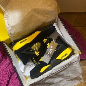 Size 6.5 in mens, 8 in women’s. Bought off Goat, but they were too big